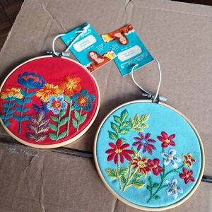 Pioneer Womab Floral Embroidery Hoop Set